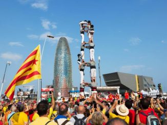 Barcelona im September Torre Agbar Menschenturm