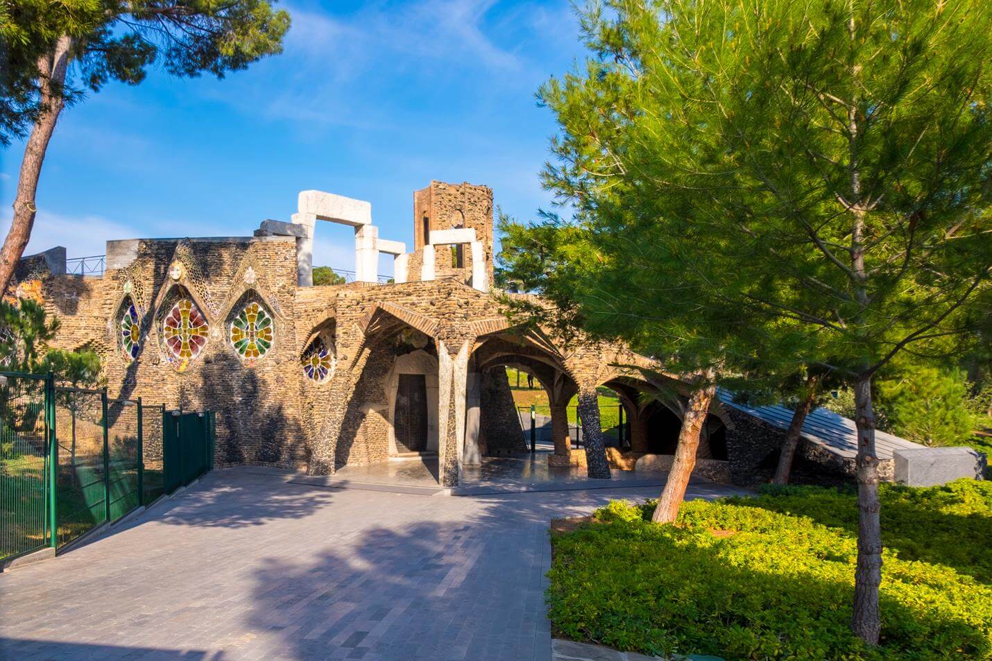 Colonia Güell & Krypta von Gaudi ᐅ Tickets & Empfehlungen